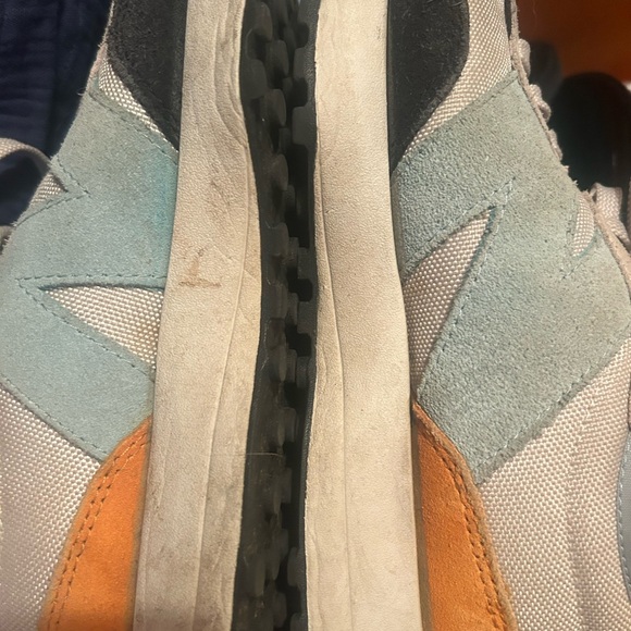 New Balance 327 mens/women Sneakers - Picture 7 of 7